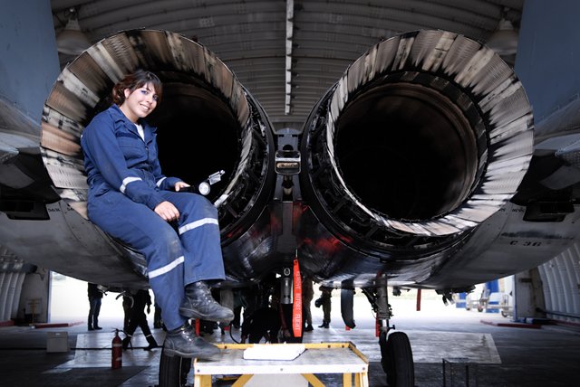 Flickr_-_Israel_Defense_Forces_-_Airplane_Technician,_March_2010.jpg