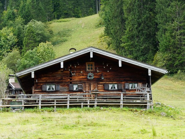 chalet-2749528_1280.jpg