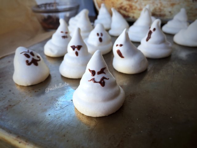 mc_meringue_ghosts2.JPG