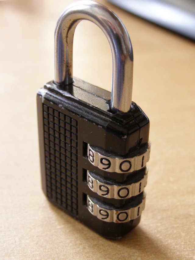 padlock-3159856_1920.jpg