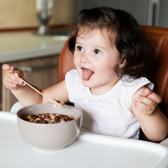 adorable-young-girl-eating-cereals_23-2148305298.jpg