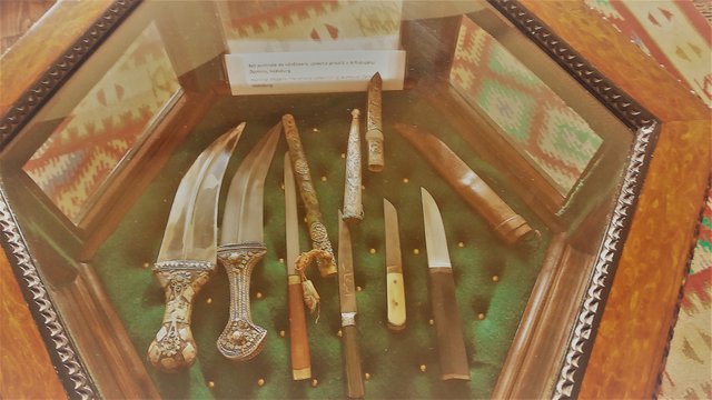 bran_castle_ottoman_knifes.jpg