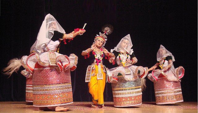 Rasa_Lila_in_Manipuri_dance_style.jpg