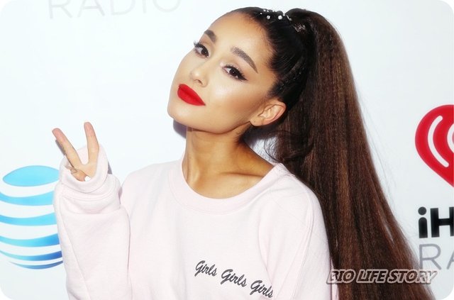 1549442654887145-ariana-grande-bstg-2018-billboard-u-1548.jpg