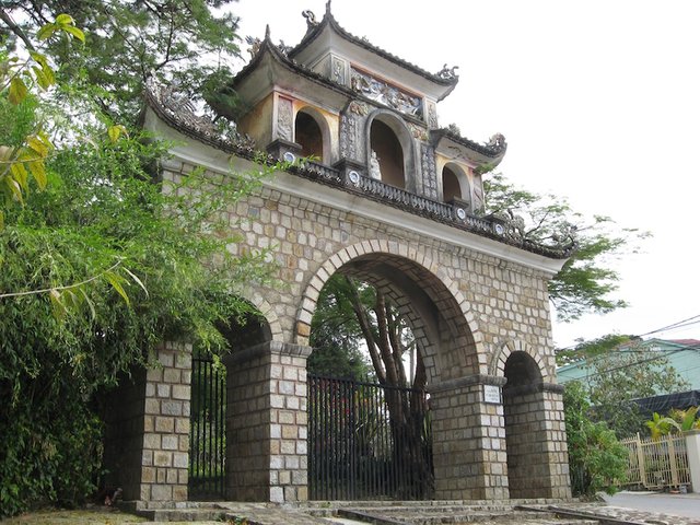 21 Lam Ty Ni Pagoda 1.jpg