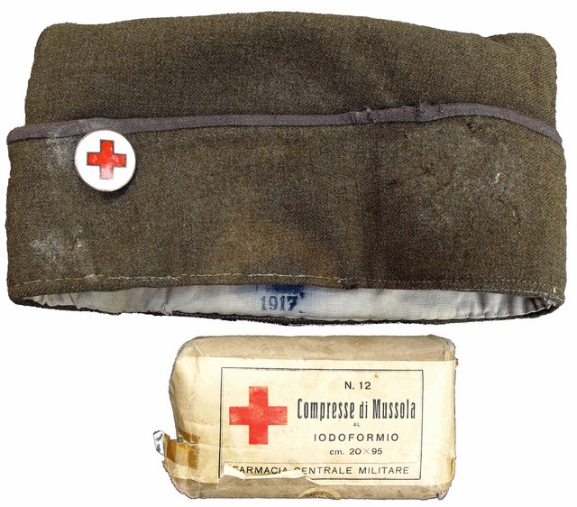 2048px-World_War_I_Italy_Paramedic_Hat_1917.jpg