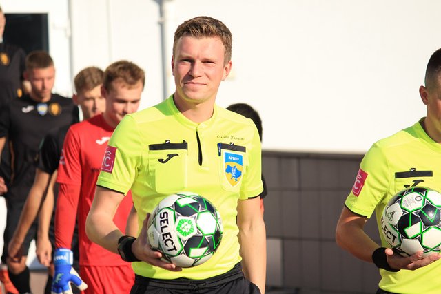 2048px-Oleksandr-kalonov-arbitr-lnz-cherkasy.jpg