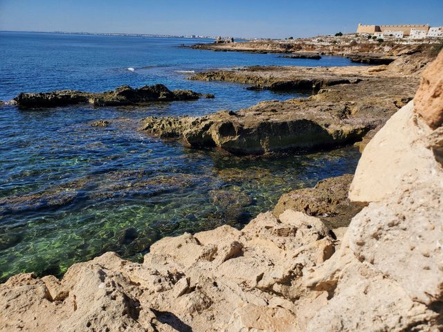 à côté de port.jfif