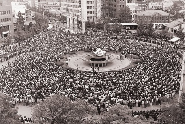 hBlqGTJVIp0mlKFN_Gwangju-Uprising-2.jpg