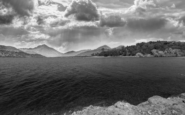 YIAC0801-bw-found-inspirations-lake-in-the-mountains-254.jpg