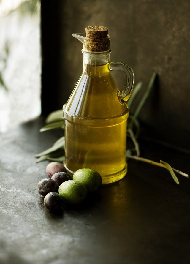 olive oil 2.jpg