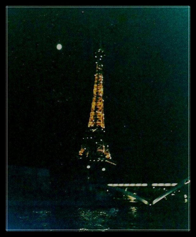 Torre eiffel de noche.jpg