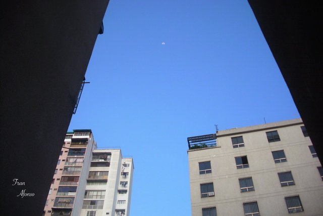 10 La Luna en la primeras Horas de la Tarde.JPG