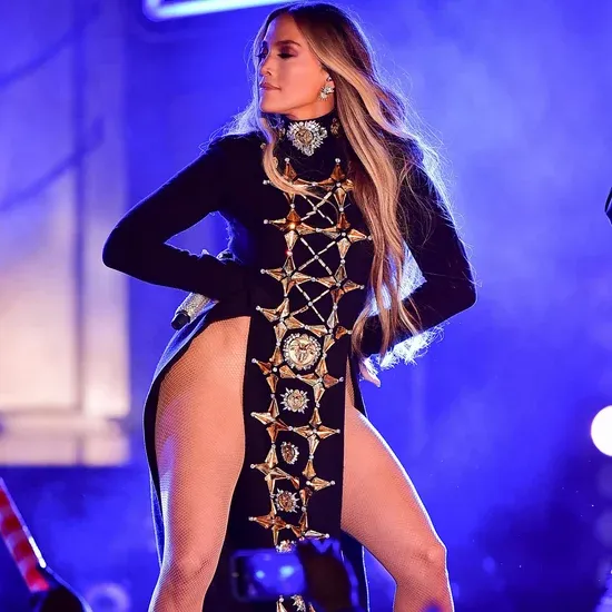 Jennifer-Lopez-4th-July-Revealing-Outfits-2017.webp