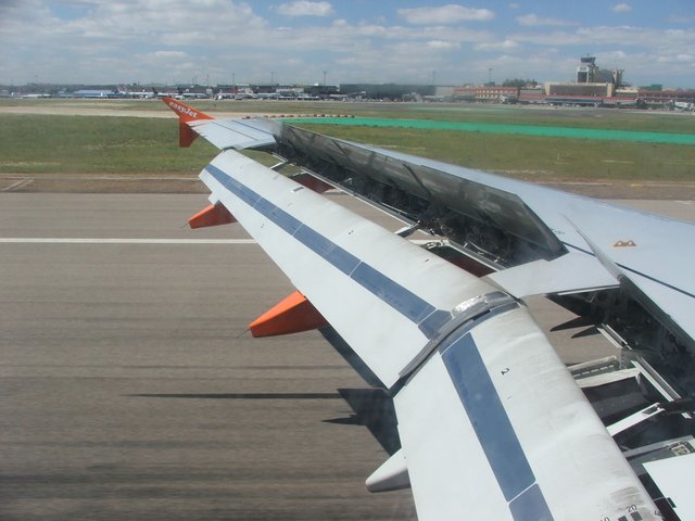 G-EZDB easyJet -A319 IV.JPG