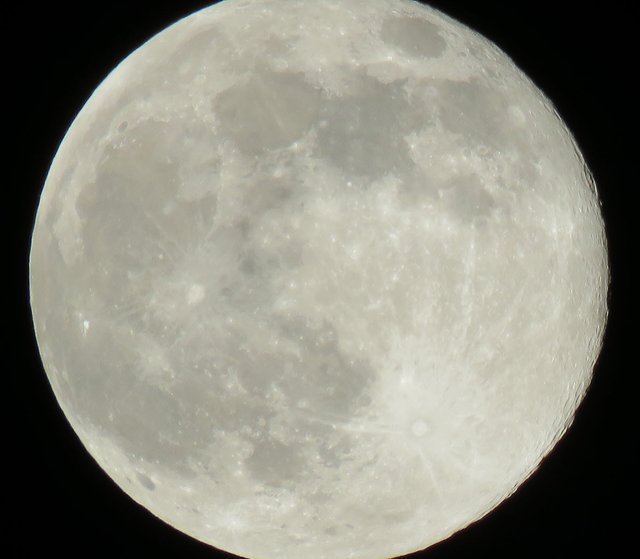 close up full moon March 10th 2020.JPG