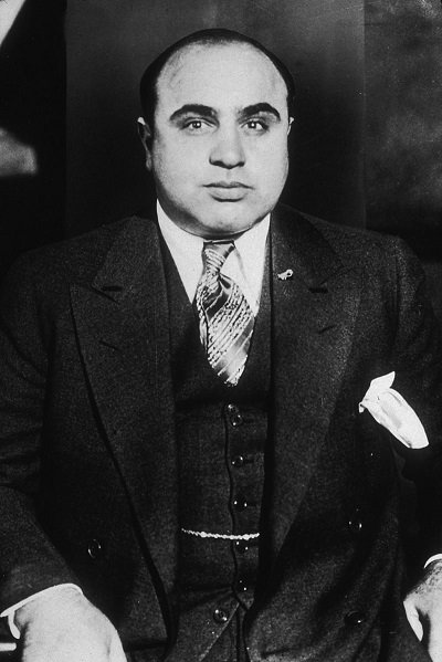 800px-Al_Capone-around_1935.jpg