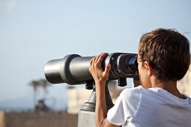 binoculars-3634760_640.jpg