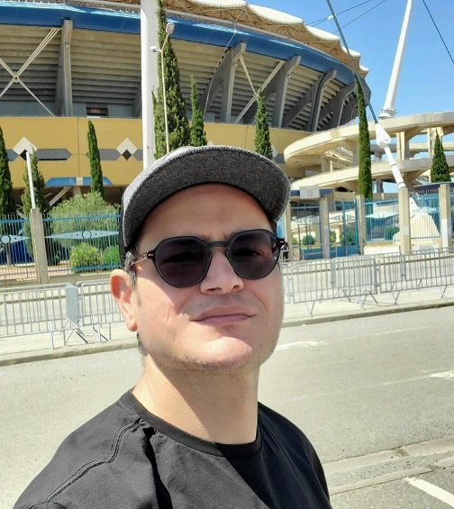 selfie devant le stade.jpg