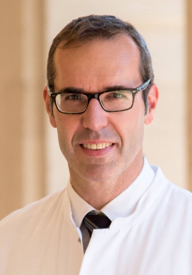 prof_mathias_maeurer-quelle-kwm-juliusspital-700x1000.jpg