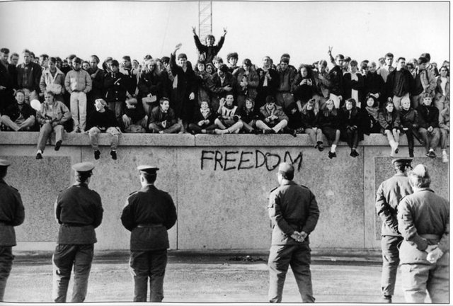 berlin-wall-in-the-1970s-1-1024x691.jpg