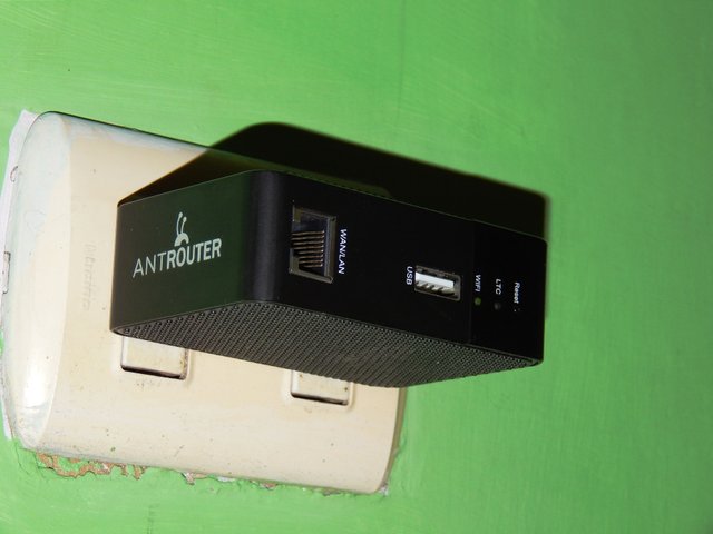 Testing the Antrouter R1-Ltc 1.29MH / s Litecoin Miner with a