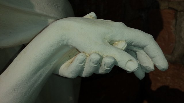 hands-683950_1280.jpg