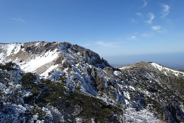 winter-snow-mountain-jeju-island-republic-of-korea (2).jpg