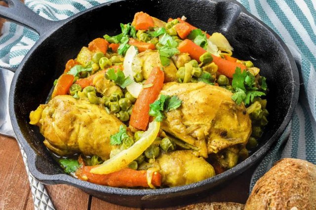 Moroccan-chicken-tagine-3-768x511.jpg