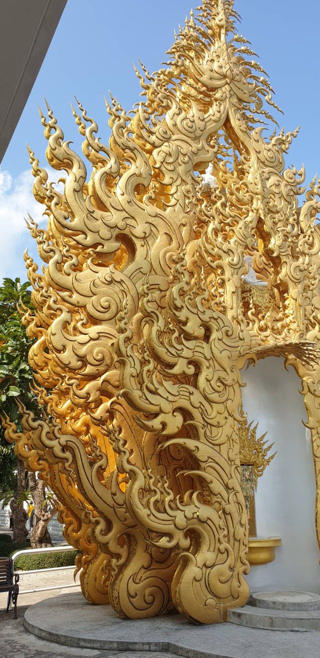 Wat Rong Khun5.jpg