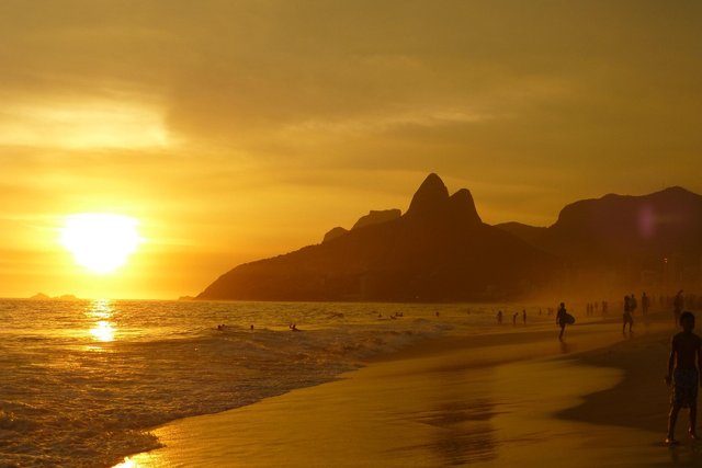 beach-99388_1280.jpg