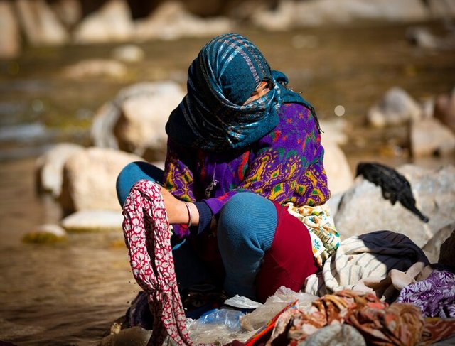 woman-washing-clothes-river-picturesque-dades-gorge-atlas-mountains_422213-386.jpg
