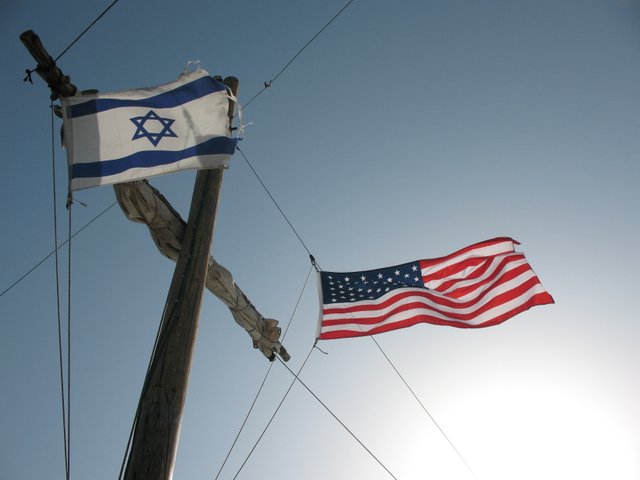 American_and_Israeli_Flags_on_Mast_0844.jpg