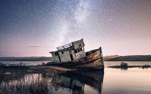 abandoned_beach_boat_4k-t2.jpg