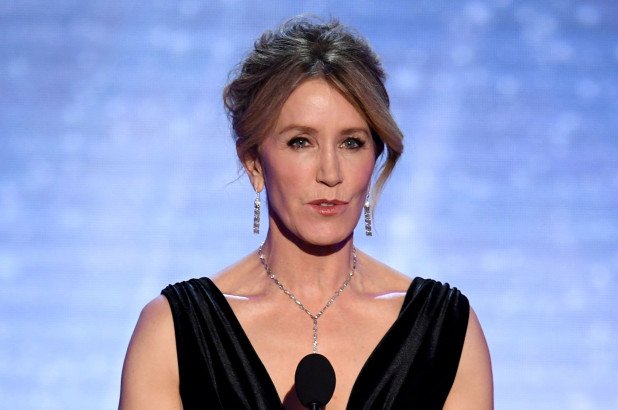 felicity-huffman-desperate-to-see-daughter-go-to-college.jpg