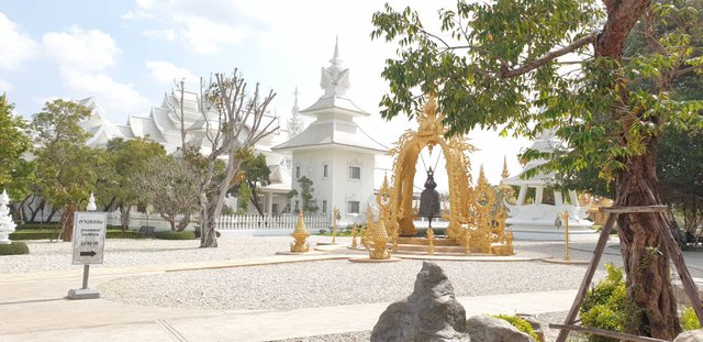 Wat Rong Khun11.jpg