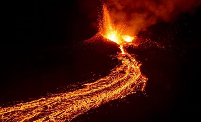 eruptionpitondelaFournaise-n3jkf128mxc699pio4mngu2orbxjdm26ppkdsn0f0s.jpg