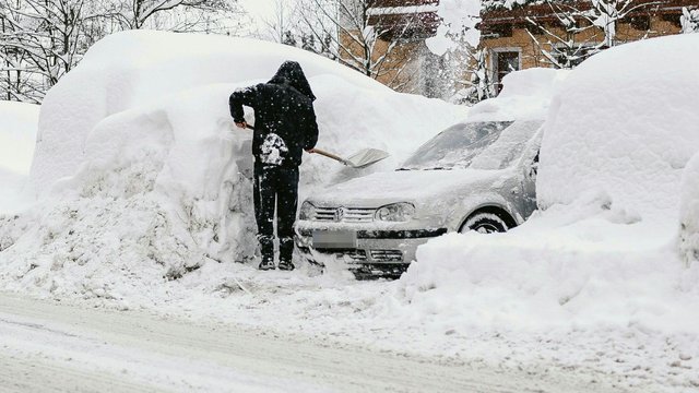 schneeschaufeln.jpg