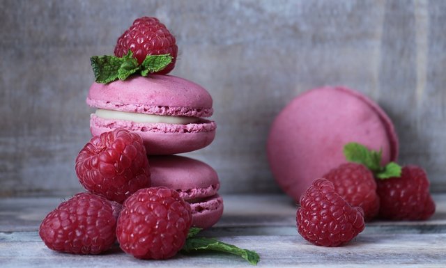 macarons-ge20213d6d_1280.jpg