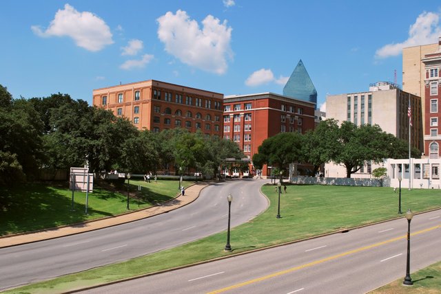 jfk_dealey-plaza.jpg