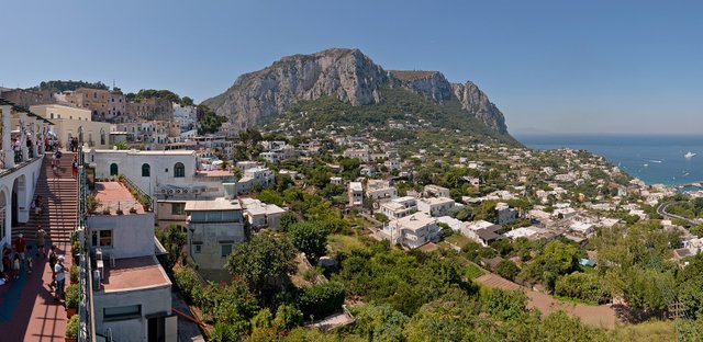 2048px-Capri_Centre_Belvedere.jpg
