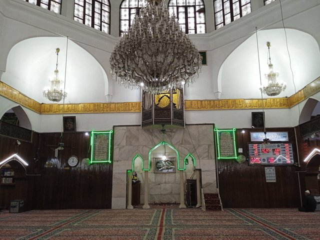 Inside the Hazrat Baal Mosque..jpg