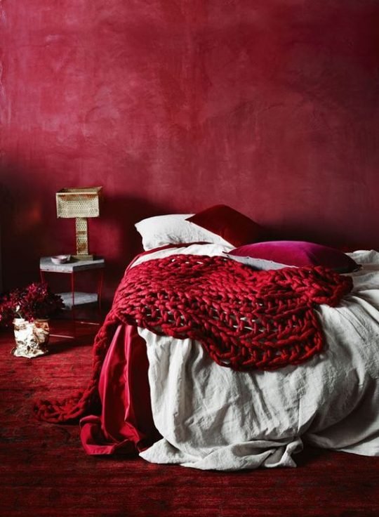 یک-اتاق-خواب-تماما-قرمز-540x736.jpg