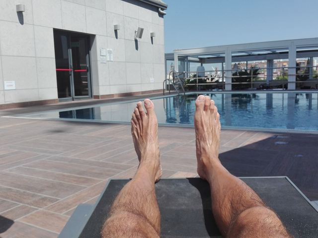 20180721_Pool Feet.png