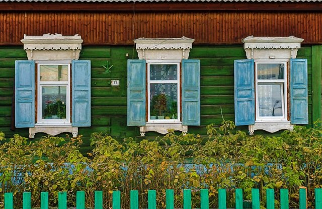 Log House Siberia.jpg