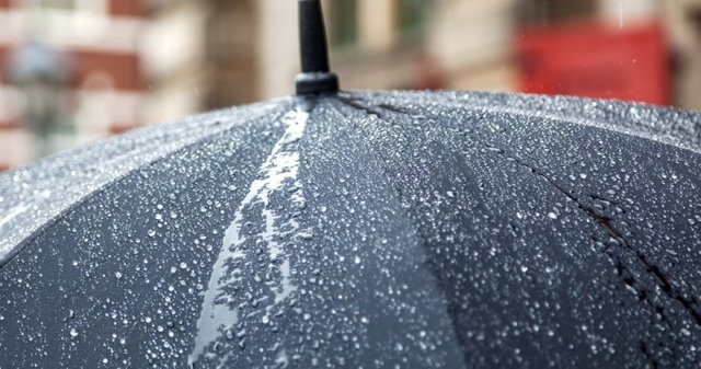 Umbrella-rain-760x400.jpg