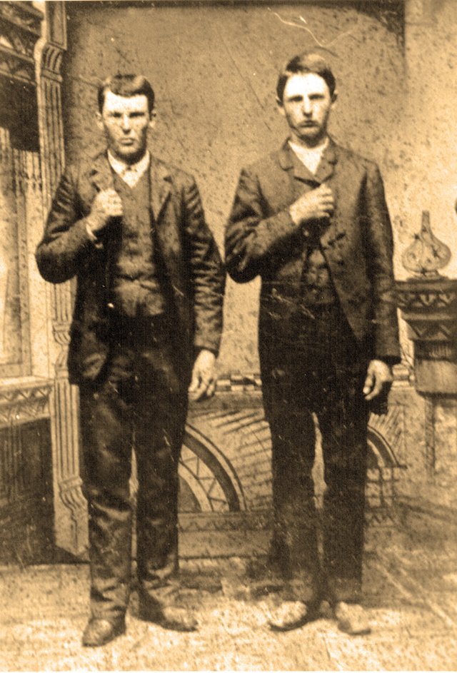 Frank y Jesse James (001).jpg