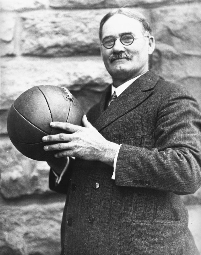2_otec-basketbalu-James-Naismith_foto-YMCA_repro-zdarma.jpg