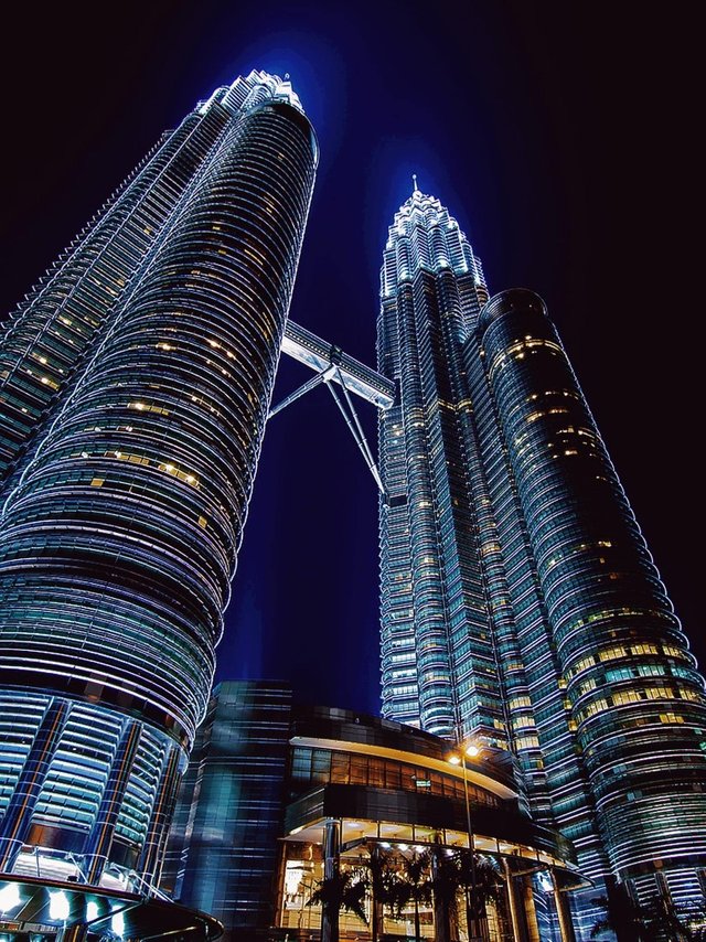 kuala-lumpur-building-1580112.jpg