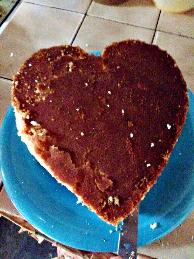 pastel cortado con forma de corazon.jpg